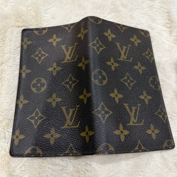 Louis Vuitton checkbook cover/credit card holder - Picture 2 of 9